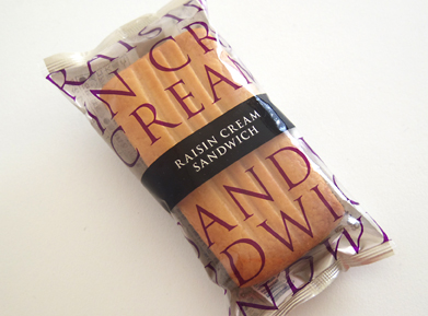 Raisin Cream Sandwich : TULLY'S COFFEE